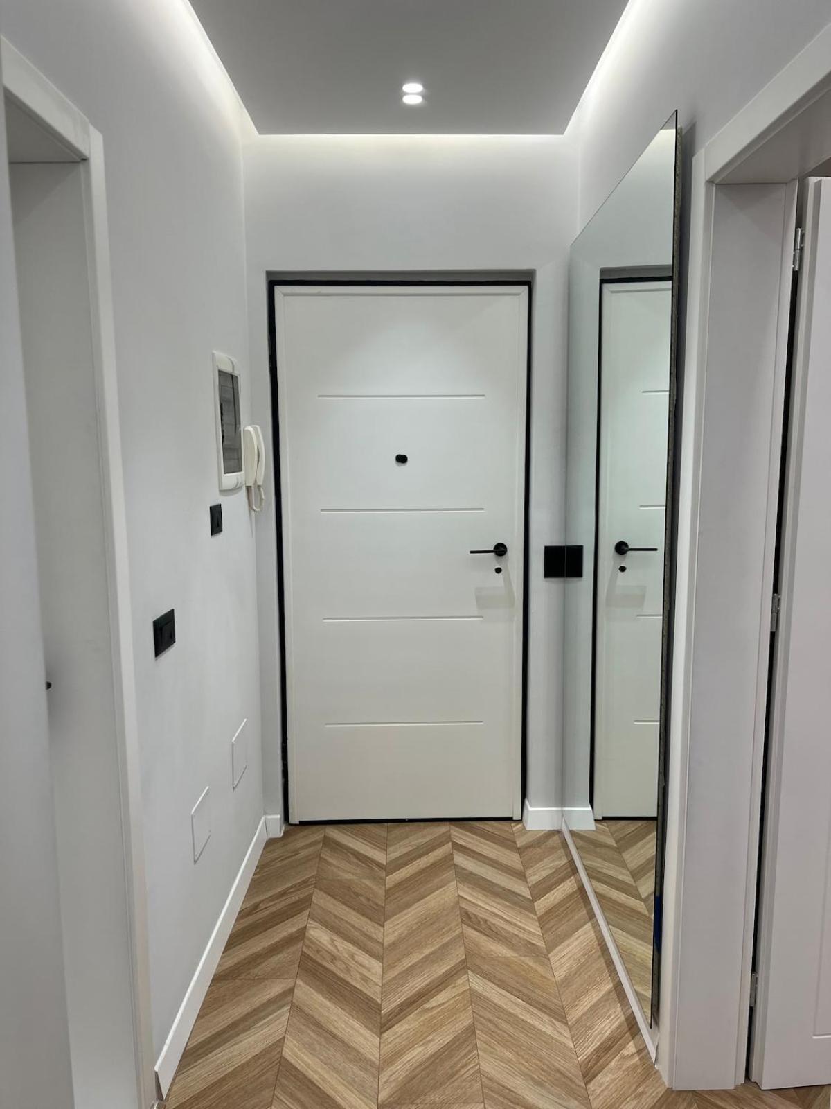 7 Floor Luxury * Tirana