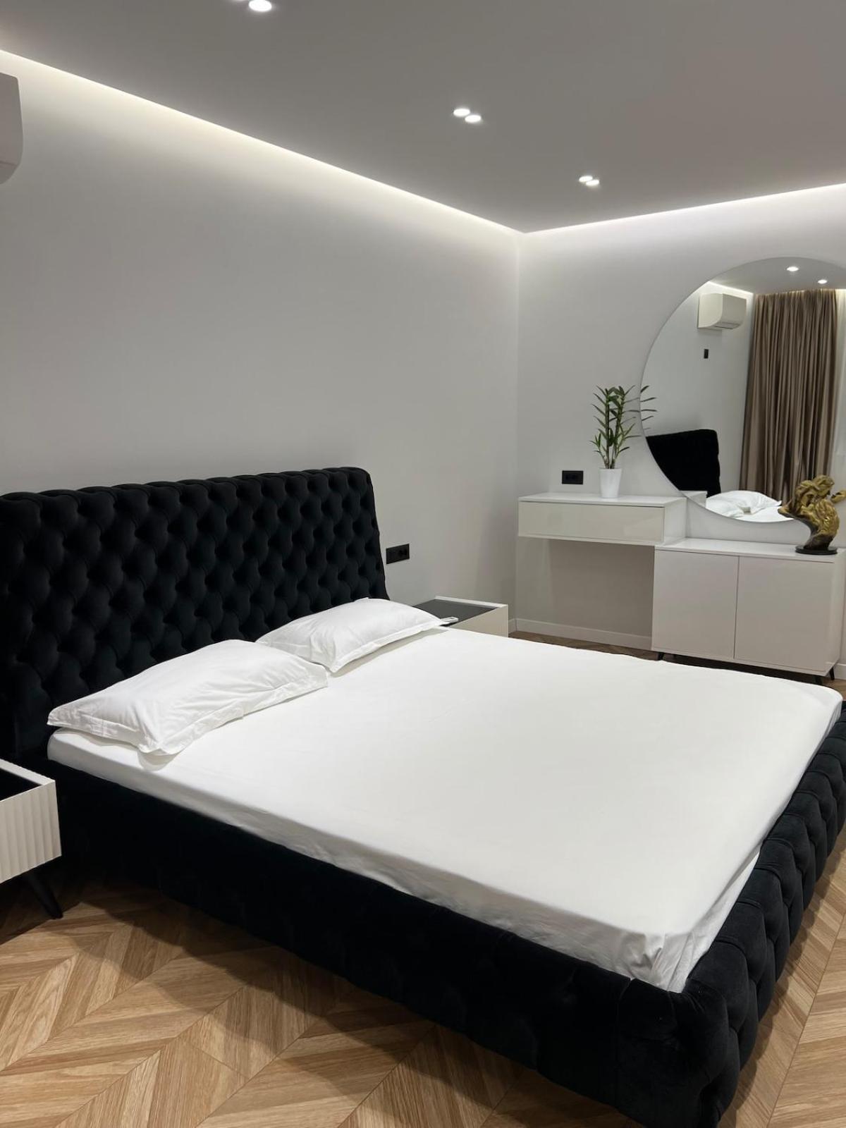 7 Floor Luxury Apartment *